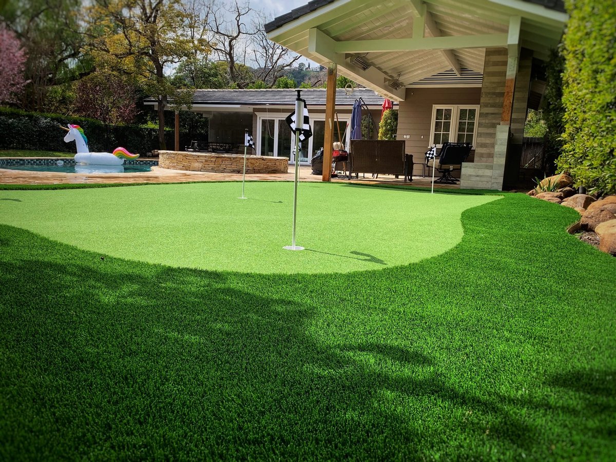 putting green with elevation shelve