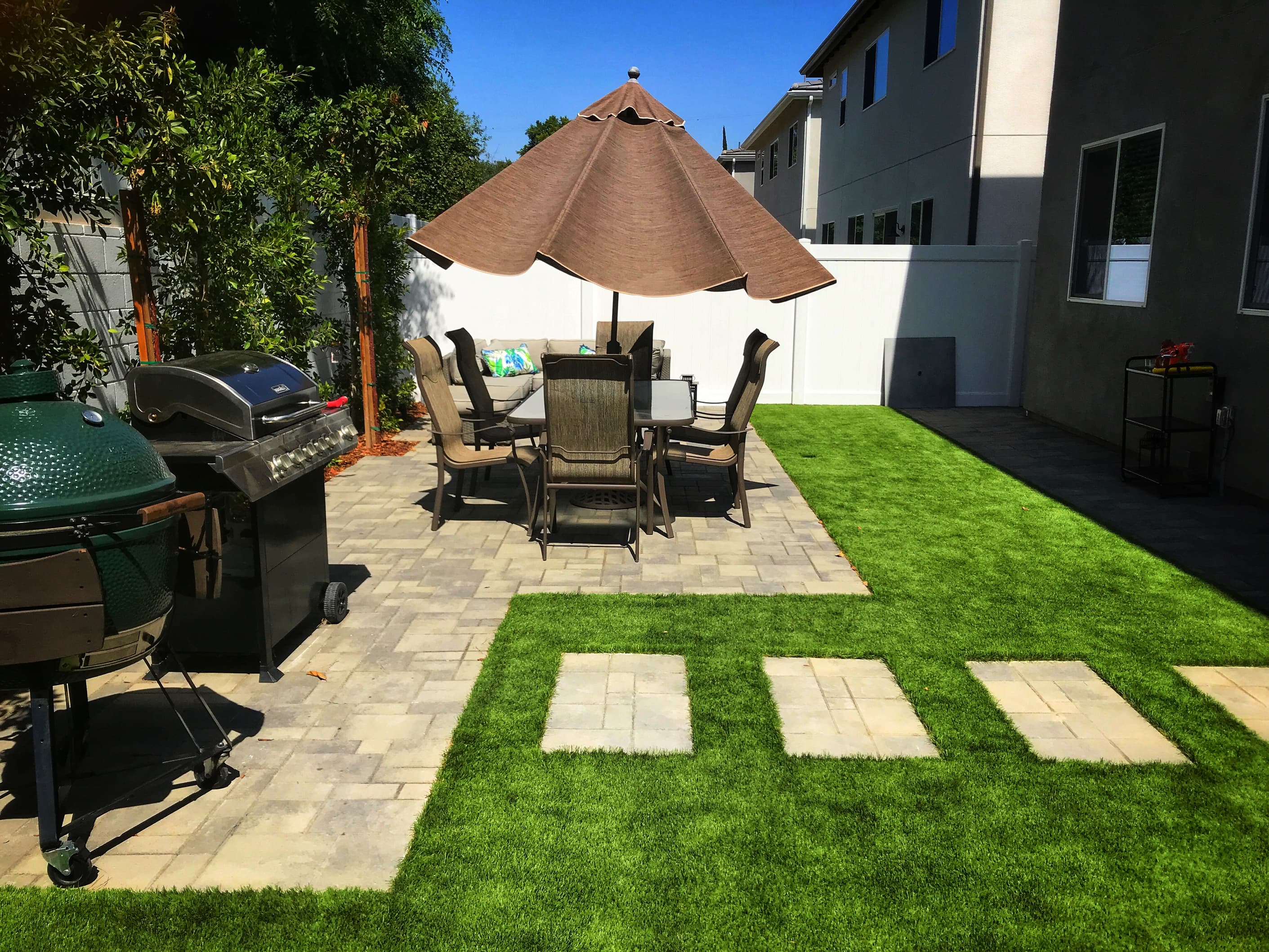 Backyard landscape design & renovation with artificial grass - Gallery